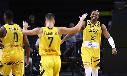 Η εκπληκτική βραδιά του Μπάρτλεϊ και η ισοπαλία της ΑΕΚ με τη Φενέρ στη SUNEL Arena