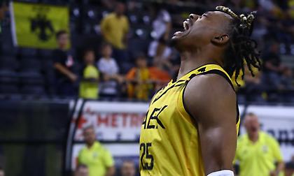 Ο Aρμς «κατέβασε τον διακόπτη» στον Μπέικοτ με εντυπωσιακό μπλοκ