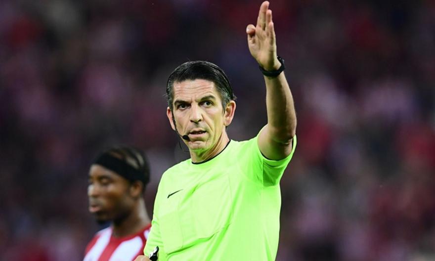 Ο Ντενίζ Αϊτεκίν σφυρίζει το ντέρμπι του Παναθηναϊκού με τον Ολυμπιακό