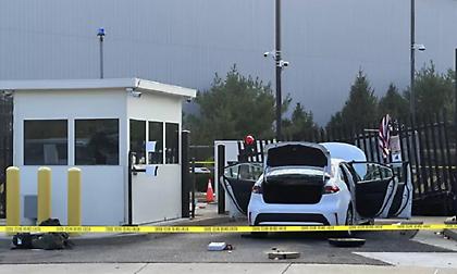 Συναγερμός στο FBI: Αυτοκίνητο έπεσε πάνω στην πύλη γραφείου του - Συνελήφθη ένα άτομο
