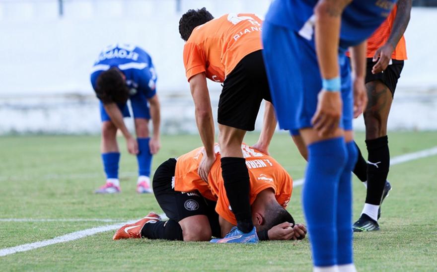 Ήταν της μοίρας… γραφτό: Ο Νέιρα πέτυχε το τελευταίο γκολ στο «Γεντί Κουλέ» και φίλησε συγκινημένος το χορτάρι!