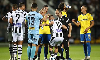 Ανησυχία στον ΠΑΟΚ: Αποχώρησε με ενοχλήσεις ο Πέλκας στο 15ο λεπτό