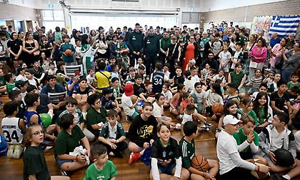 Παναθηναϊκός: Συγκίνηση στην Αυστραλία – Τα παιδιά τραγούδησαν τον ύμνο και γνώρισαν τους παίκτες