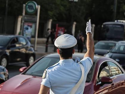 Εκτροπές κυκλοφορίας στο Μενίδι μετά την πυρκαγιά σε επιχειρήσεις