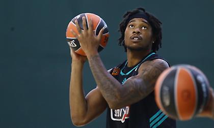 Με Χολμς η 12άδα του Παναθηναϊκού κόντρα στους Adelaide 36ers - Εκτός ο Μοντρέζλ Χάρελ για τους Αυστραλούς