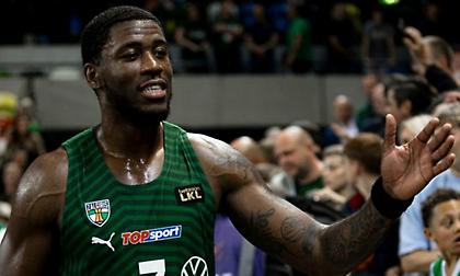 Aπάντησε στο τρολάρισμα του Φουρνιέ ο Ράιτ: «Το γαλακτομπούρεκο είναι γλυκό με τυρί, σωστά; - Προτιμώ τον γύρο»