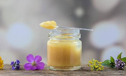 Τι είναι ο βασιλικός πολτός και πώς να τον καταναλώσεις