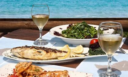 Ρετσίνα: Το κρασί της ταβέρνας και γιατί να το επιλέξεις