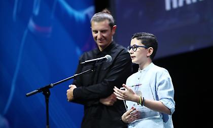 Η ΑΕΚ αποθεώνει τον μικρό Μιχαήλ που νίκησε τον καρκίνο: «Έστειλε μήνυμα πίστης και ελπίδας»