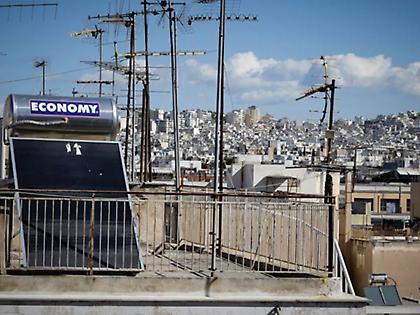 Ο 21χρονος έπεσε στον φωταγωγό προσπαθώντας να κρυφτεί - Πώς συνέβη η τραγωδία στον Βόλο