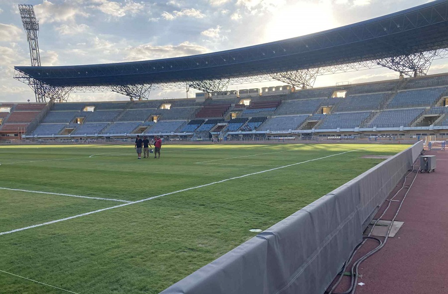 Χαλί ο αγωνιστικός χώρος στο Παγκρήτιο, έτοιμος για το ΟΦΗ-Κηφισιά