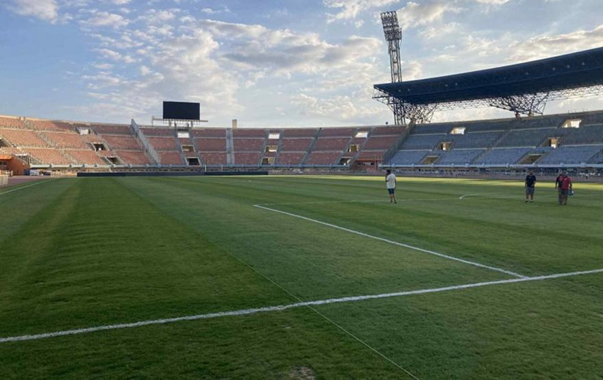 Χαλί ο αγωνιστικός χώρος στο Παγκρήτιο, έτοιμος για το ΟΦΗ-Κηφισιά