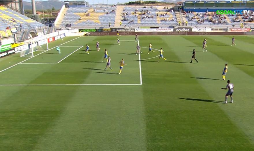 Το ανύπαρκτο πέναλτι με το οποίο ο Ολυμπιακός άνοιξε το σκορ στην Τρίπολη