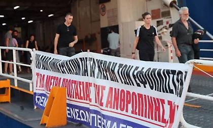 Σε ισχύ η 24ωρη απεργία στο λιμάνι του Πειραιά για τον θάνατο του 20χρονου ναυτεργάτη