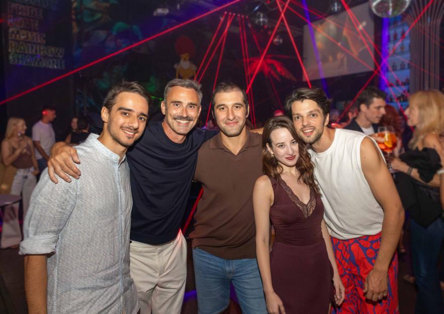 Γιώργος Καπουτζίδης: Με νέο look στο πάρτι για τις Σέρρες 2. Η συγκίνηση και ο χορός