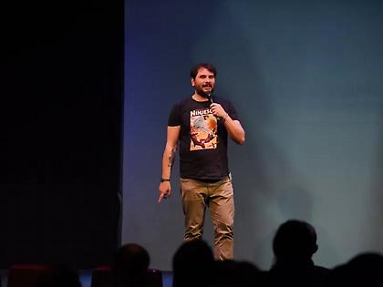 Απόλυση Πάρι Ρούπου από την «Pizza Fan»: Στο πλευρό του οι Έλληνες κωμικοί