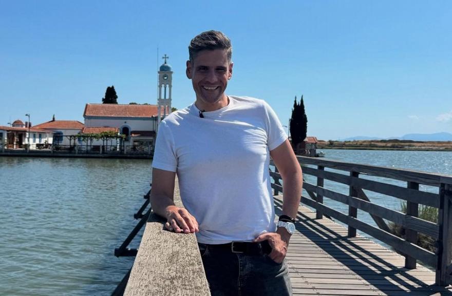 Δημήτρης Ουγγαρέζος: «Δεν γεννήθηκα μίζερος η ζωή μ' έκανε»-Επικός διάλογος με Μικρούτσικο