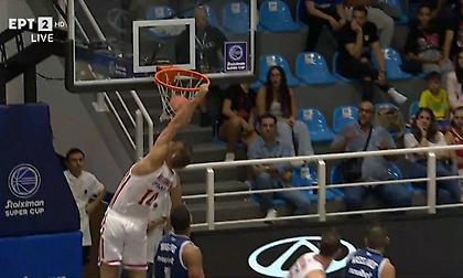 Ο Ολυμπιακός... έκρυψε την μπάλα για το εντυπωσιακό κάρφωμα του Βεζένκοφ!