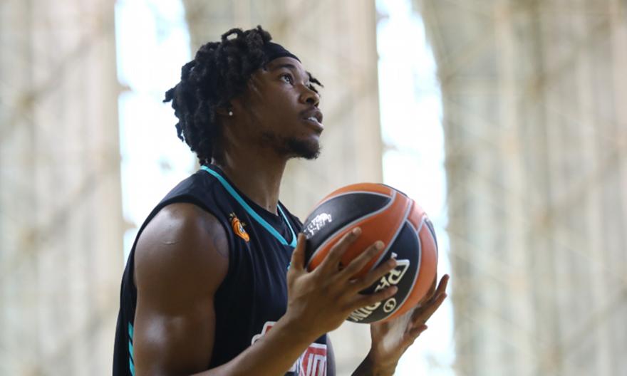 Χολμς: «Ανυπομονώ να παίξω για τον Αταμάν και για να ζήσω την ατμόσφαιρα στο ΟΑΚΑ»