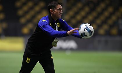 Χιμένεθ: «Δεν θέλω σκυμμένα κεφάλια – έτσι θα έρθουν τα αποτελέσματα»