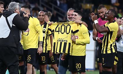 Η θερμή αγκαλιά Ηλιόπουλου με Νίκολιτς και η έκπληξη του προέδρου της ΑΕΚ στον Μάνταλο για τα 400 ματς!