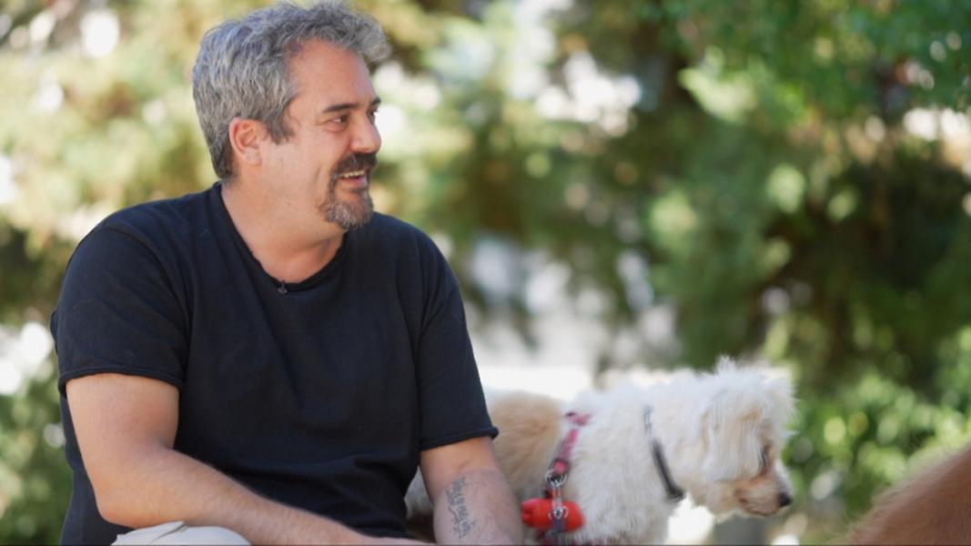 Πυγμαλίων Δαδακαρίδης: Η απίθανη στάση του σκύλου του όταν χρειάστηκε να χειρουγηθεί και να νοσηλευτεί