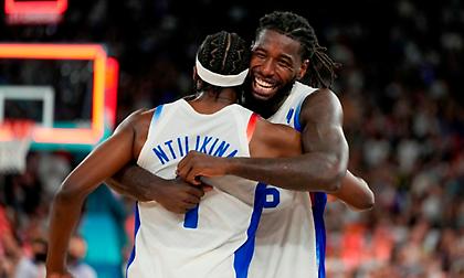 Το καλωσόρισμα του Λεσόρ στον Ντιλικινά: «Σωστή πόλη, λάθος χρώμα»