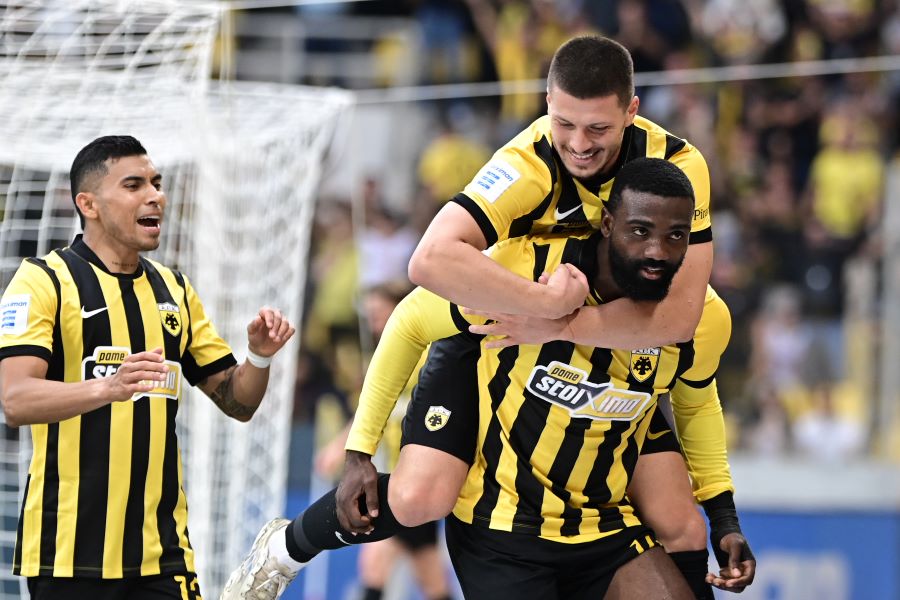 Φρανζί Πιερό: Το θωρηκτό κάνει τους ΑΕΚτζήδες να τραγουδούν για πάρτη του!