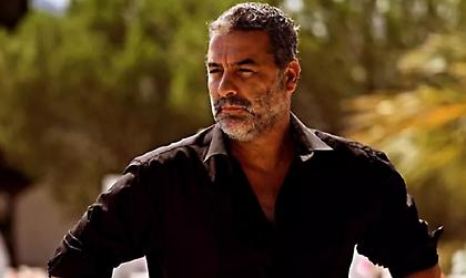 Συνελήφθη ο ηθοποιός Βασίλης Μπισμπίκης για φθορές σε αυτοκίνητα στη Φιλοθέη