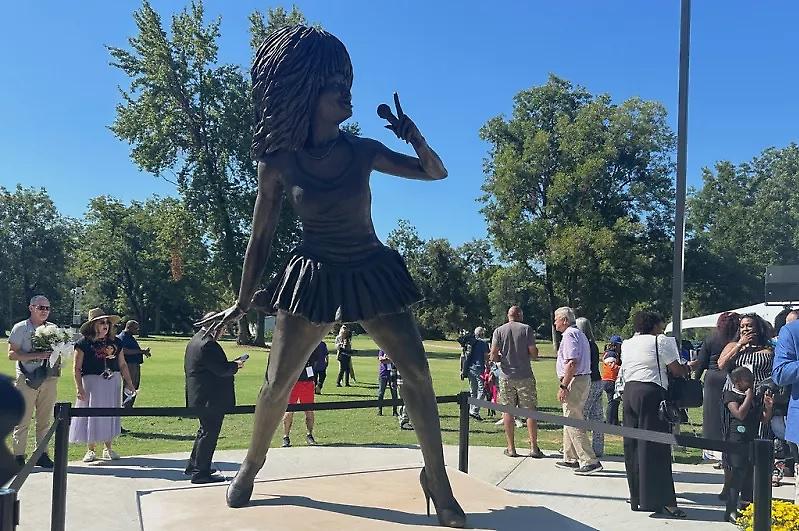 Τίνα Τέρνερ: Άγαλμά της αποκαλύφθηκε στην πατρίδα της στο Τενεσί