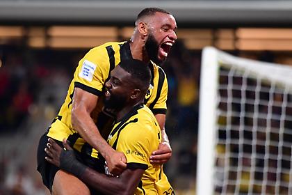 Μουκουντί: «Πολύ χαρούμενος που συνεχίζω τις περιπέτειες μαζί με την ΑΕΚ»