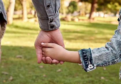 Ανοίγει σήμερα η πλατφόρμα για το επίδομα παιδού - Πού θα κάνετε την αίτηση