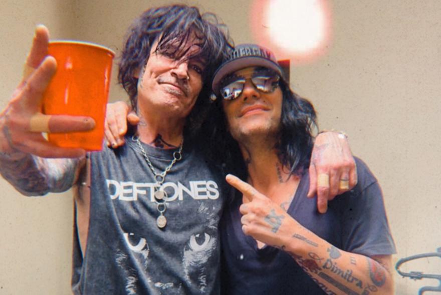 Tommy Lee και Chris Angel θυμούνται την καταγωγή τους και ανταλλάσσουν κουβέντες στα Ελληνικά
