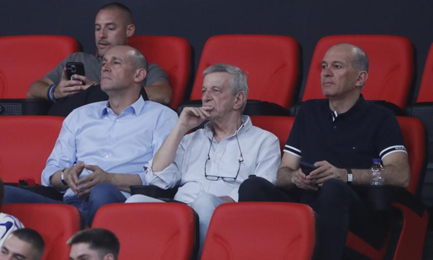 Στη Μαδρίτη για το ματς με τη Ρεάλ οι πρόεδροι του Ολυμπιακού, Γιώργος & Παναγιώτης Αγγελόπουλος