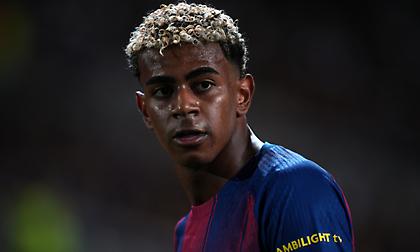 Ακραίο: Η μητέρα του Γιαμάλ χρεώνει με 800 ευρώ όποιον θέλει να φωτογραφηθεί μαζί της