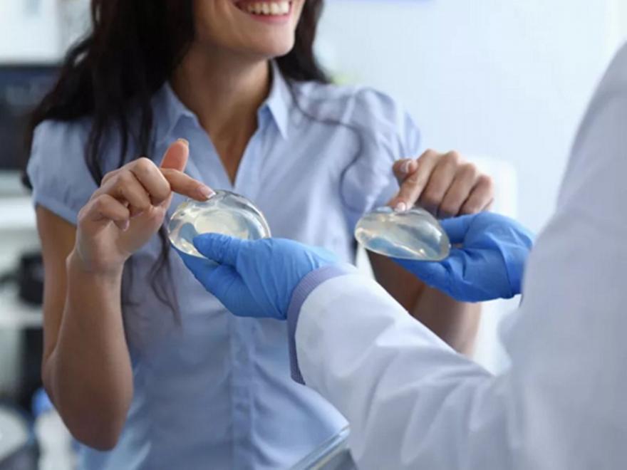 Βόρεια Κορέα: Απαγορεύεται η πλαστική στήθους – Η αστυνομία ελέγχει γυναίκες