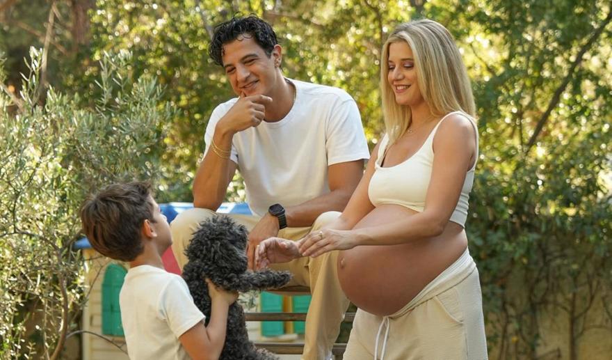 Τζένη Θεωνά: Με την κοιλιά στο στόμα έκανε έκπληξη γενεθλίων στον πατέρα της