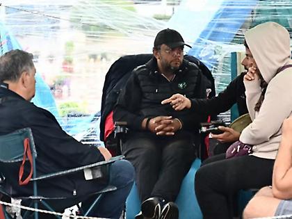 Ο Πάνος Ρούτσι αρνήθηκε να μείνει στο Γενικό Κρατικό Νίκαιας - «Έχει χάσει 10 κιλά» λένε οι γιατροί του