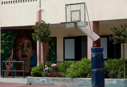 Επίθεση με ξύλα, νεράντζια και αυγά σε Λύκειο στο Περιστέρι - Χτύπησαν μαθητές και καθηγητές