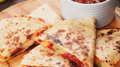 Κεσαντίγιας (quesadillas) με τυρί και λαχανικά από το Μεξικό