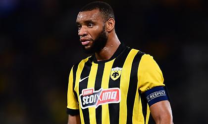 Αναγκαστική αλλαγή και ανησυχία με Μουκουντί στην ΑΕΚ