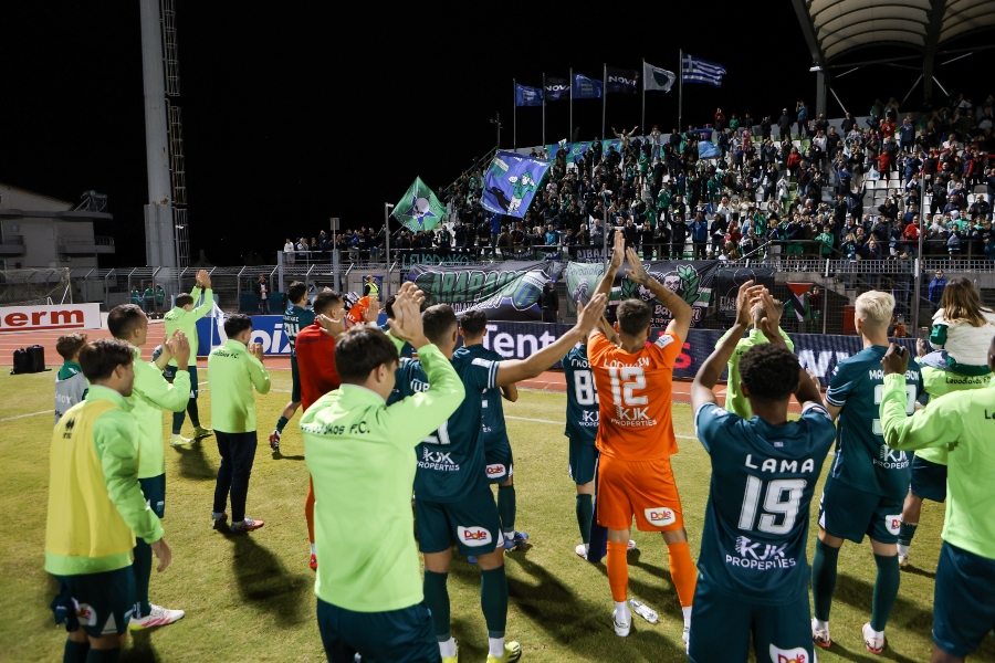 Λεβαδειακός: Ο Παπαδόπουλος έσβησε κεράκια στο γήπεδο - Κόσμος και παίκτες έγιναν «ένα»