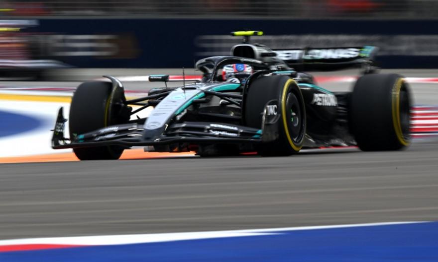 Έγραψε ιστορία και κατέκτησε τον τίτλο η McLaren - Κυρίαρχος Ράσελ και νίκη για τη Mercedes στη Σιγκαπούρη!