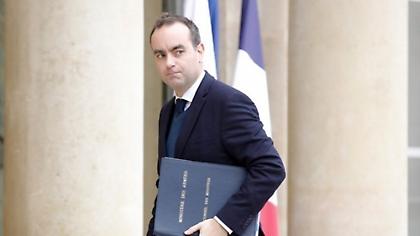 Η Γαλλία μόλις απέκτησε νέα κυβέρνηση και ήδη απειλείται με ανατροπή