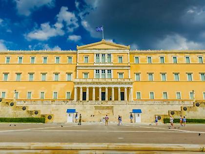 Προσχέδιο Προϋπολογισμού 2026: Οι ελαφρύνσεις, οι εισοδηματικές ενισχύσεις και οι προβλέψεις για ανάπτυξη και πλεόνασμα