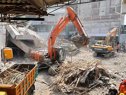 Τραγωδία στην Ινδονησία: Στους 54 οι νεκροί σε σχολείο που κατέρρευσε