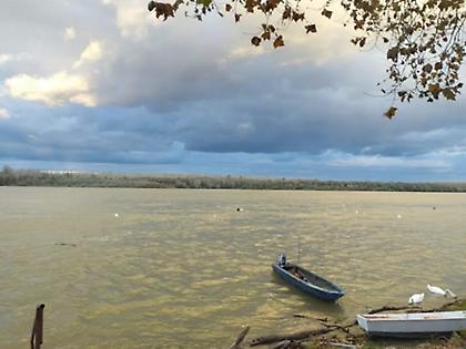 Ανατράπηκε σκάφος στον Δούναβη - Ένας νεκρός και τρεις αγνοούμενοι