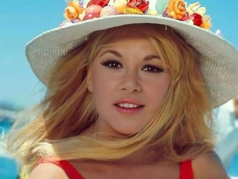 Το παλάτι της Αλίκης Βουγιουκλάκη στη Στησιχόρου πουλιέται ακόμα (με κατεβασμένη την τιμή)