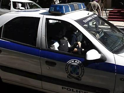 Σύλληψη τριών ατόμων που προσποιούνταν τους αστυνομικούς - Επέβαιναν σε αυτοκίνητο που έφερε φάρο