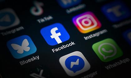 Ιταλία: Οικογένειες μηνύουν Facebook, Instagram και TikTok για την ασφάλεια των παιδιών